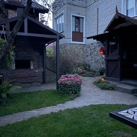 Chalé Usadba Bilya Richky Skole