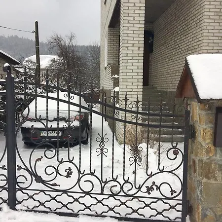 Chalé Usadba Bilya Richky Skole
